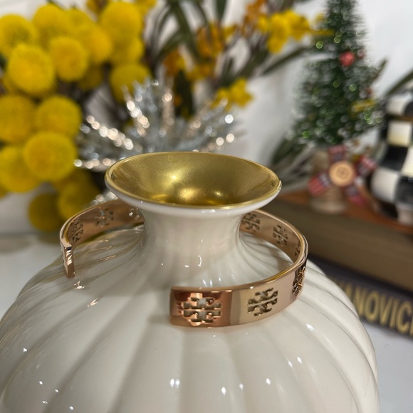Authentic TORY BURCH NEW Rose gold PIERCED T CUFF BRACELET NEW with tags - Picture 4 of 11